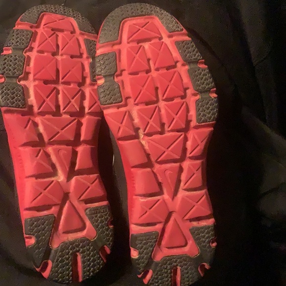 Nike Black & Red (Like New)men’s size 7 shoes - Picture 5 of 5